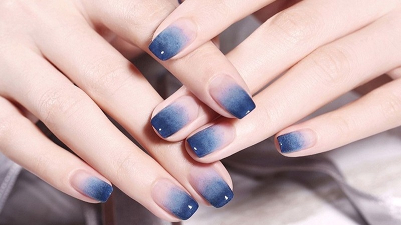 Tổng hợp các mẫu nail sơn móng tay màu xanh dương đẹp ALONGWALKER